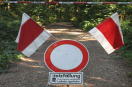 Warnschilder im Wald