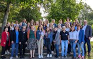 Gruppenfoto der Studierenden mit Schultüte